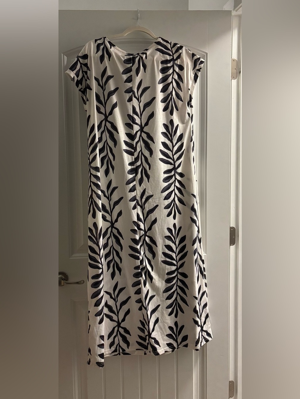 Black Leaf-Print White Maxi Dress